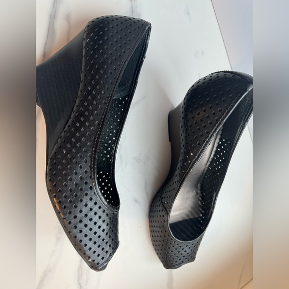 Variety of shoes, booties, sandals and walking shoes size 7.5 and 8 - Picture 11 of 11